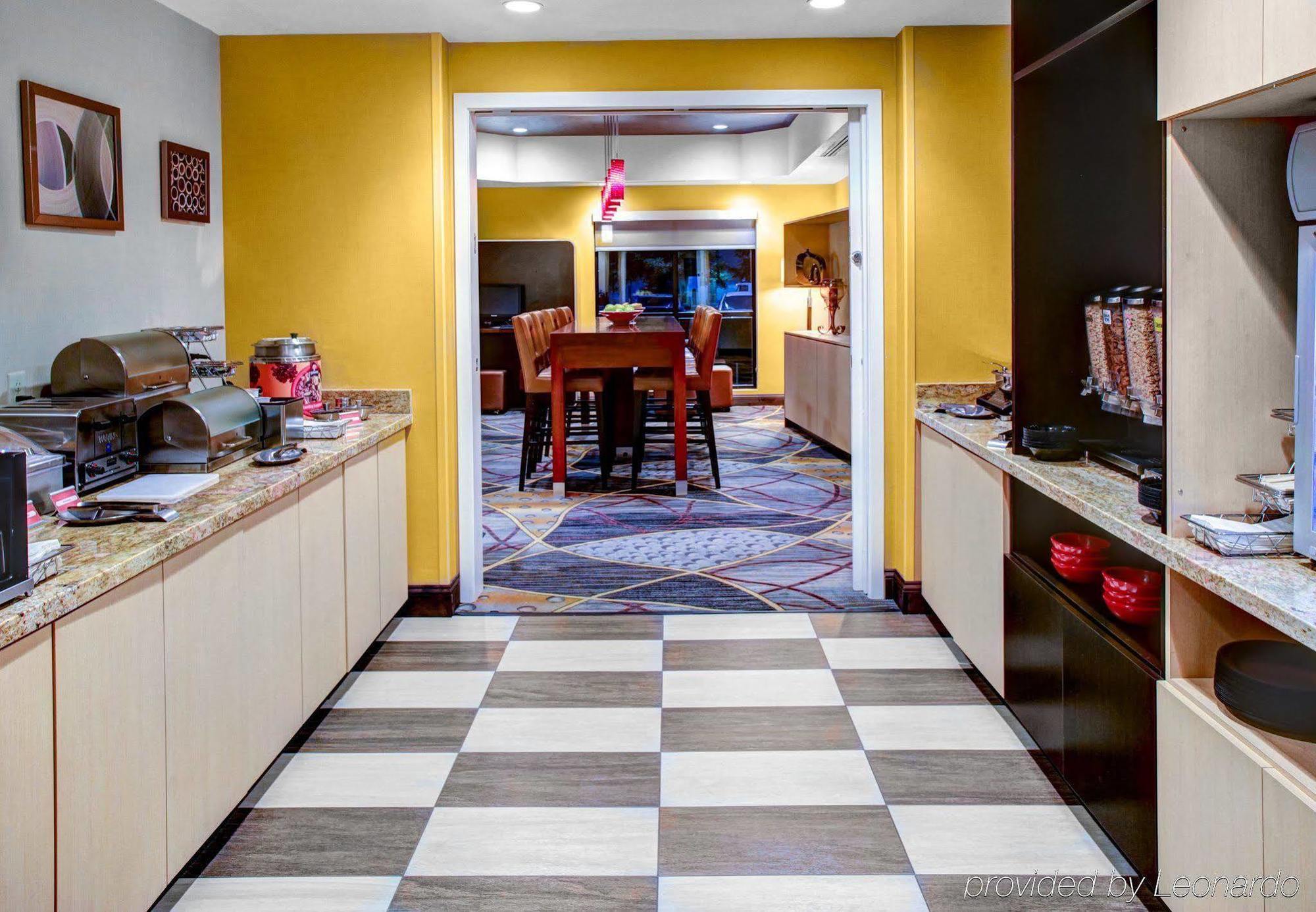 Hotel Towneplace By Marriott West 3*